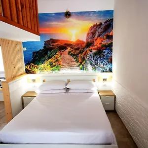 Guru House , Milazzo Italia